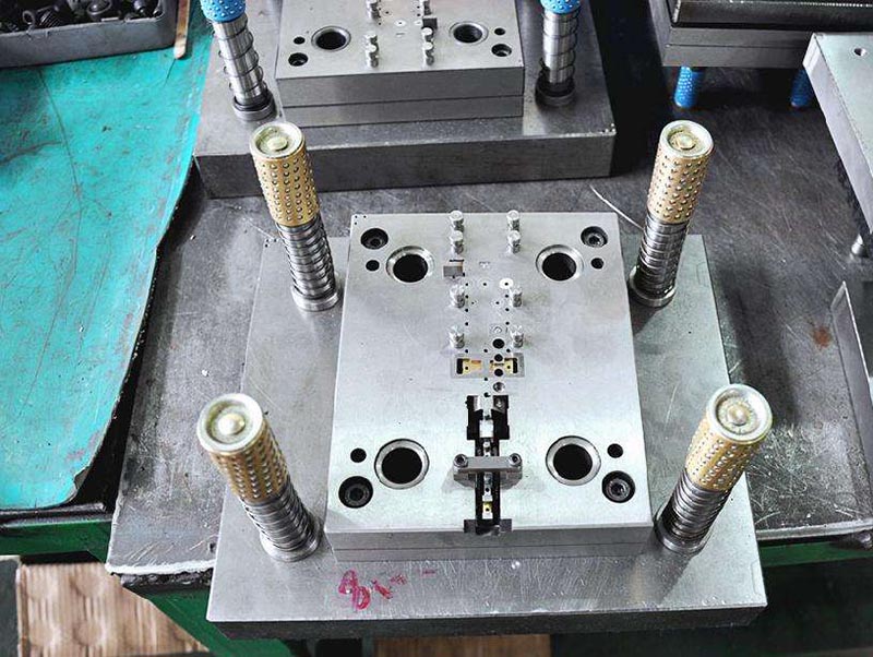 弥勒模具制造-01